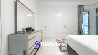 Stylish Stay Steps from the Marina - Dubai - 9