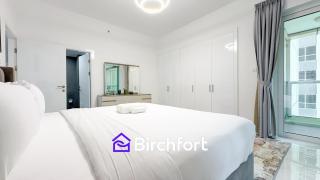 Stylish Stay Steps from the Marina - Dubai - 7