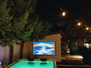 Daydream Nature Home - Hot Tub & Cinema Experience - 0