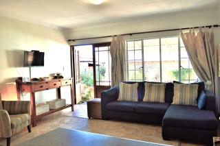 Dullstroom Artist Cottages - 8