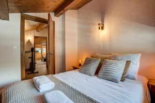 Apartment Mika , Alpes Travel, Slope side location, Central Chamonix, Sleeps 4 6 - 5