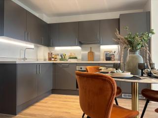 Stylish New City 2-Bed Apartment Free Parking - 9