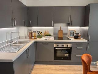 Contemporary 2-Bed Apartment near City Centre - 8