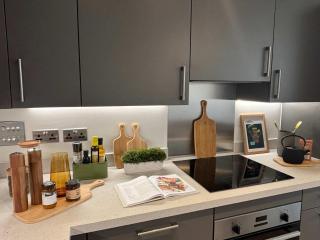 Contemporary 2-Bed Apartment near City Centre - 3