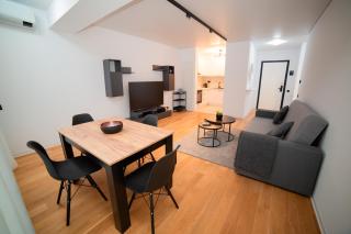 1 Bedroom Lake View Apartment with Balcony and Sofa Bed near Promenada Mall and Pipera Metro Station sleeps 4 with Kitchen Dishwasher Washer Dryer Combo and Work Space - 7