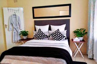 Olivia Pines Guesthouse 4 Bedroom Self Catering House - 9