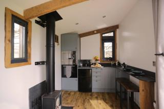 1 Bed Hut - Sleeps 4 - Pets - Parking - 6