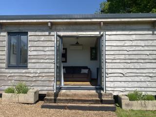 1 Bed Hut - Sleeps 4 - Pets - Parking - 2