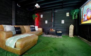 Oakwood Lodges with Hot tubs York - 4