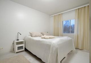 Northern Glow Hideaway Sauna, Parking & WiFi - 8