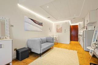 Luxury Studio - Lake View Tower - 1