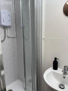 The Pub Garden Hideout - 5