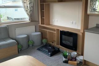 3 Bed Cabin - Sleeps 8 - Wifi Free Parking Pets - 4