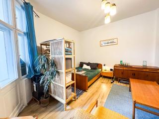 Bright Apartment with Balcony in Central Neukolln - 6