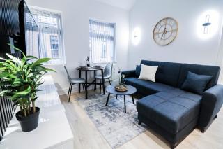 The Chiltern View - 1BR Centrally Located Flat with Contemporary Style Decor & Free Secure Underground Parking - 1