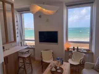 Suite hôtelière face à la mer - 1