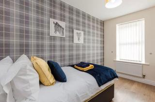Oxheys Stays - Sleeps 7 - Home from Home - 8