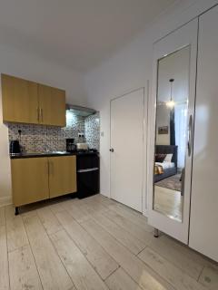 Central London Station Flat - 7