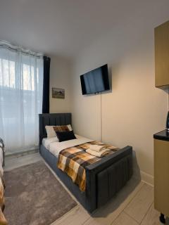 Central London Station Flat - 6