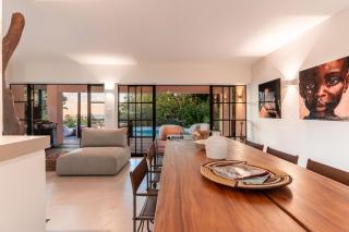 River42 Camps Bay - Luxury villa with pool, running stream & views - 9