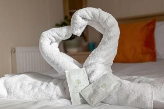 Greendale Splash Escape - No Commercial Sign written Vehicles,Fishing Nearby & Communal Swimming Pool Open April to September - 9