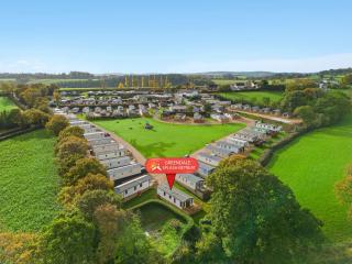 Greendale Splash Escape - No Commercial Sign written Vehicles,Fishing Nearby & Communal Swimming Pool Open April to September - 7