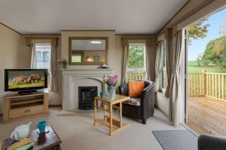 Greendale Splash Escape - No Commercial Sign written Vehicles,Fishing Nearby & Communal Swimming Pool Open April to September - 1