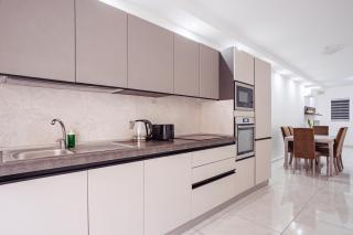 Modern 2 Bedroom Apartment with Balcony - Xemx Residence - 1