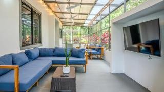 Modern Retreat In The Rainforest With River Access - Tortugal - 7