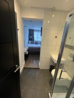 Double Guest Room 40 minutes from Central London - 5