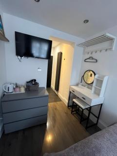 Double Guest Room 40 minutes from Central London - 2