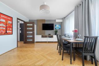 Modern Apartment in Wrocław with Air Conditioning by Noclegi Renters - 4