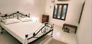 The Yellow House - 6