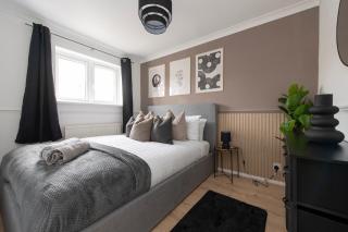 Emerald Retreat, Sleeps 7, Parking, TV , Garden - 6