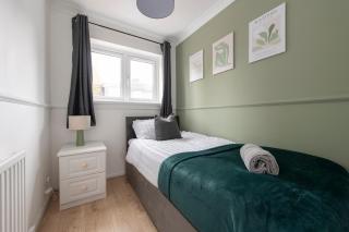 Emerald Retreat, Sleeps 7, Free Parking, Garden, Near Excel & London City Airport, Garden - 7