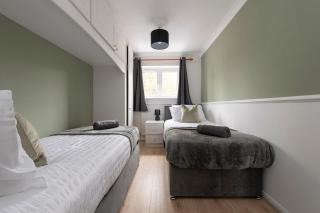 Emerald Retreat, Sleeps 7, Free Parking, Garden, Near Excel & London City Airport, Garden - 6