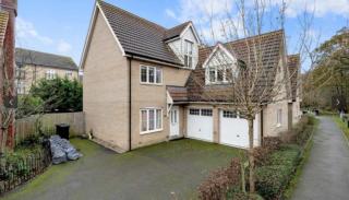 Spacious 6-Bed Detached Home in Chigwell - 0
