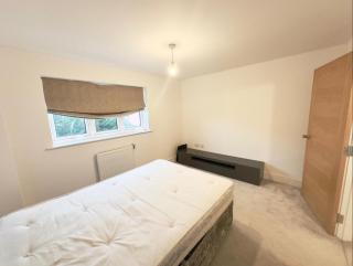 Spacious 6-Bed Detached Home in Chigwell - 6