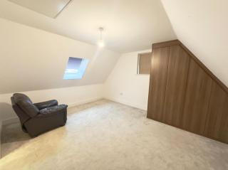 Spacious 6-Bed Detached Home in Chigwell - 4
