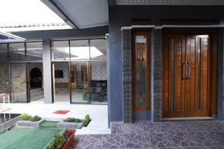 Hotel O 94911 Syariah Anggrek Guest House - 0