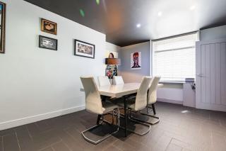 The Gallery on Swan Street - 8