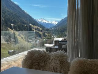 Luxurious 3 bed, 3 bath Apmt w Pool - Kappl - 8