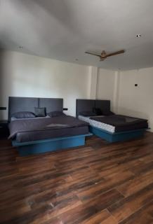 Crown plaza hotel and cafe - 9