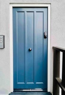 Victorian studio w/ 65" TV & Juliet balcony - 3