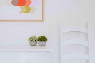 Victorian studio w/ 65" TV & Juliet balcony - 1