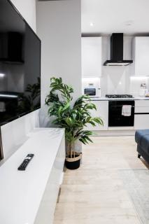 The Dashwood Suite - 2BR Modern Apt with Stylish Design Decor, Free Secure Underground Parking & 50" Smart TV - 7