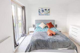 Joyful Management - A Mordern Semi-Detached House with 3 bedroom - 1