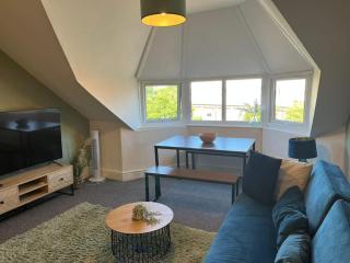 Joyful Management -Top Floor Apartment with home Feel Deco in M16 - 0