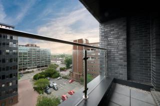 Joyful Group - Warm 2 Bed Ensuite Apartment near Manchester City Centre and Old Trafford - 0