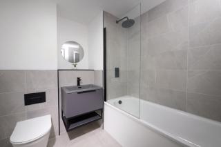 Joyful Group - Warm 2 Bed Ensuite Apartment near Manchester City Centre and Old Trafford - 6